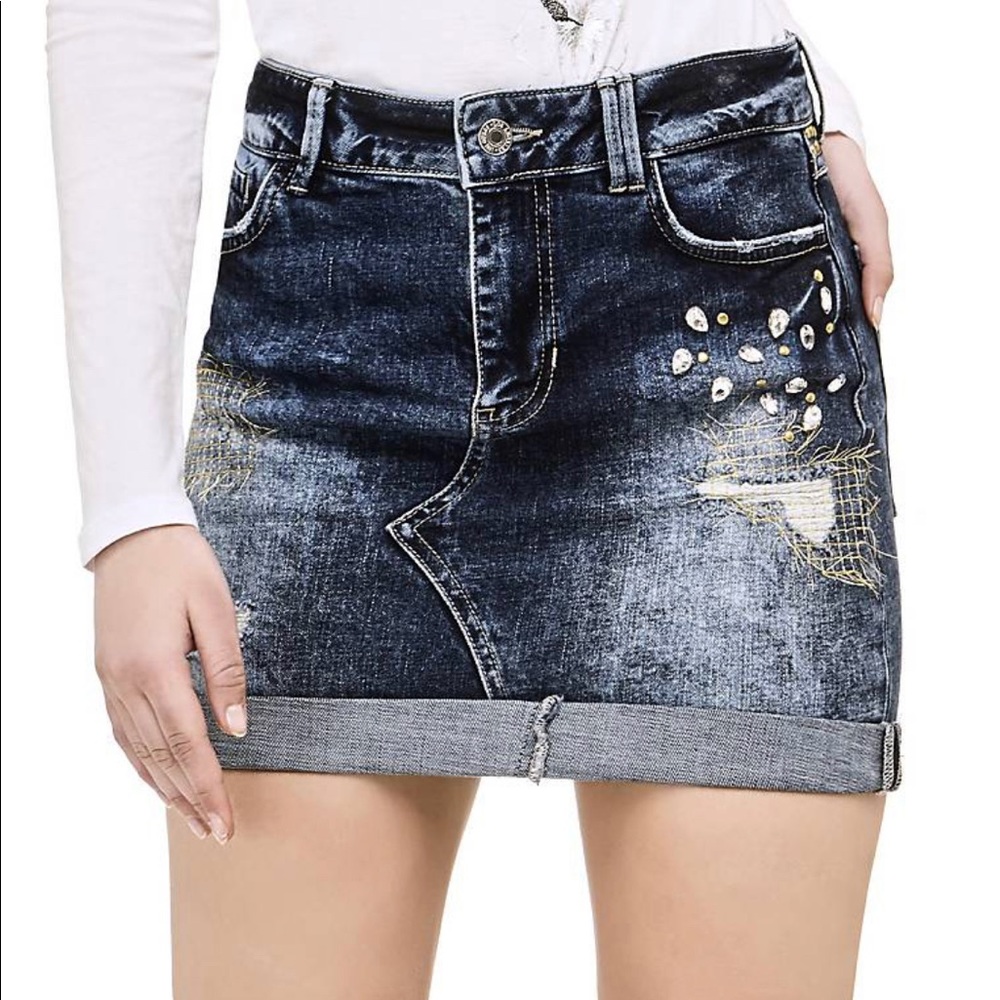 Guess denim skirt with appliqués